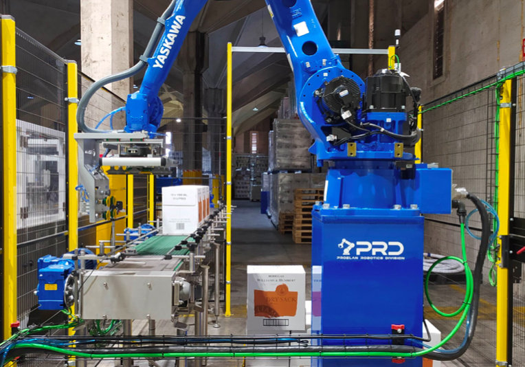 El robot YasakaWA PL80 y el software palletsolar mejoran la flexibilidad de producción en el almacén de Williams & Hubert 